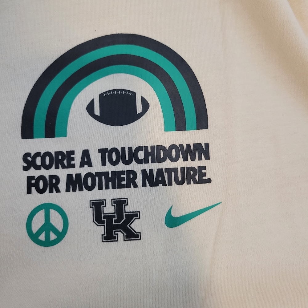 Nike XL t-shirt University of Kentucky off-white color